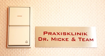 Willkommen in der zahnärztlichen Praxisklinik Dr. Micke & Team